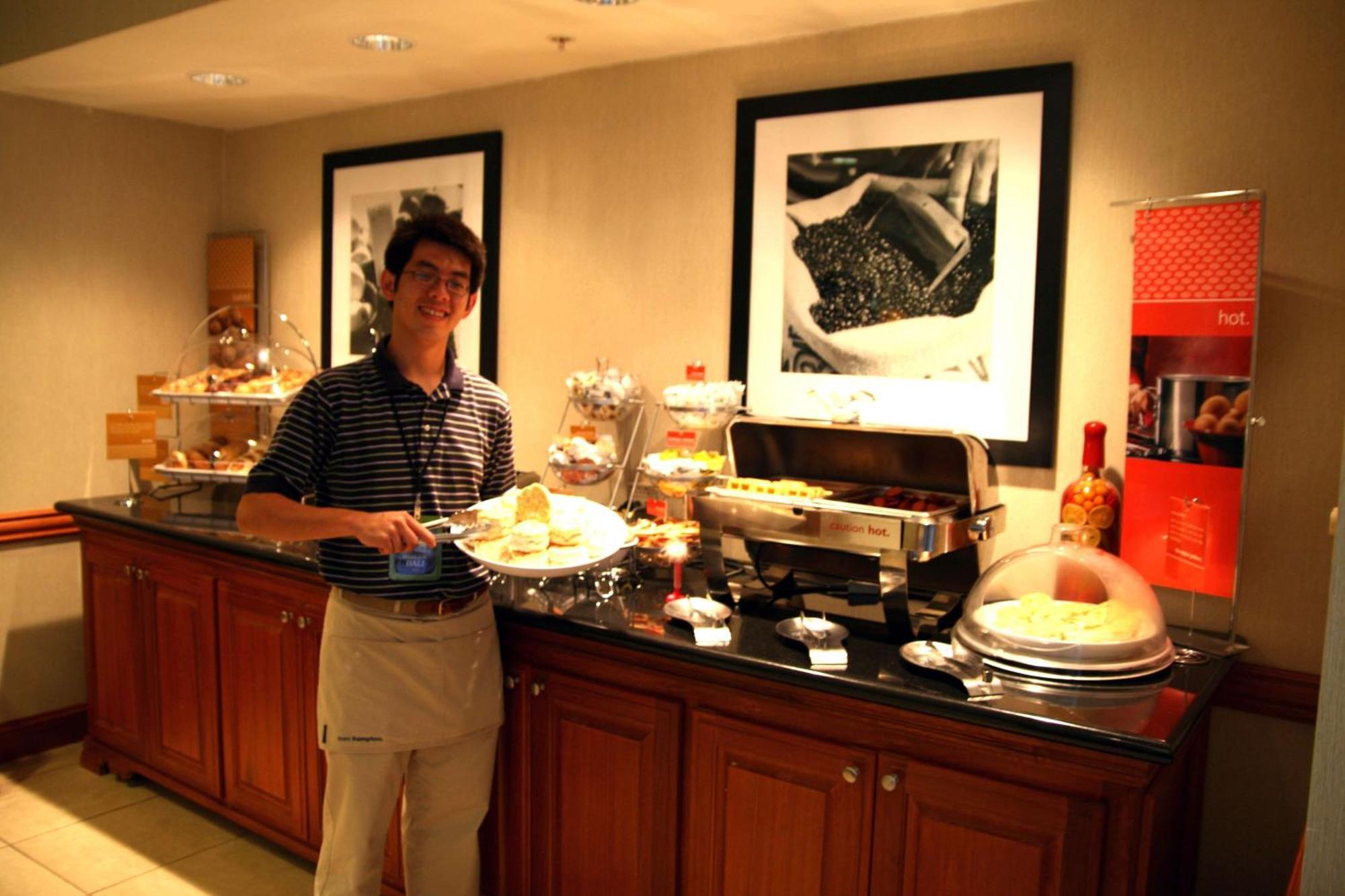Hampton Inn Clinton Bagian luar foto